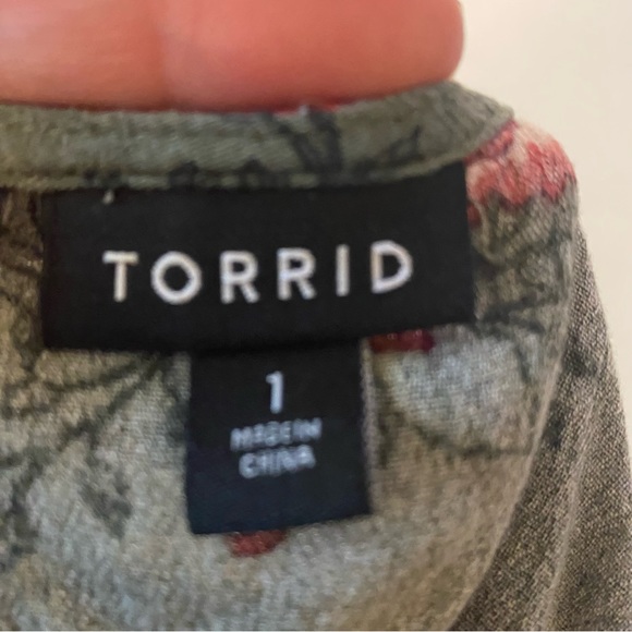 TORRID I Top Babydoll Gauze Keyhole Front Floral Carmalita Toss Size 1 Green - Picture 7 of 15